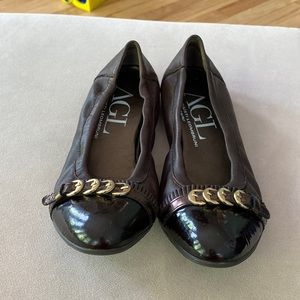 10 dollars! AGL brown flats size 38 (7.5) EUC